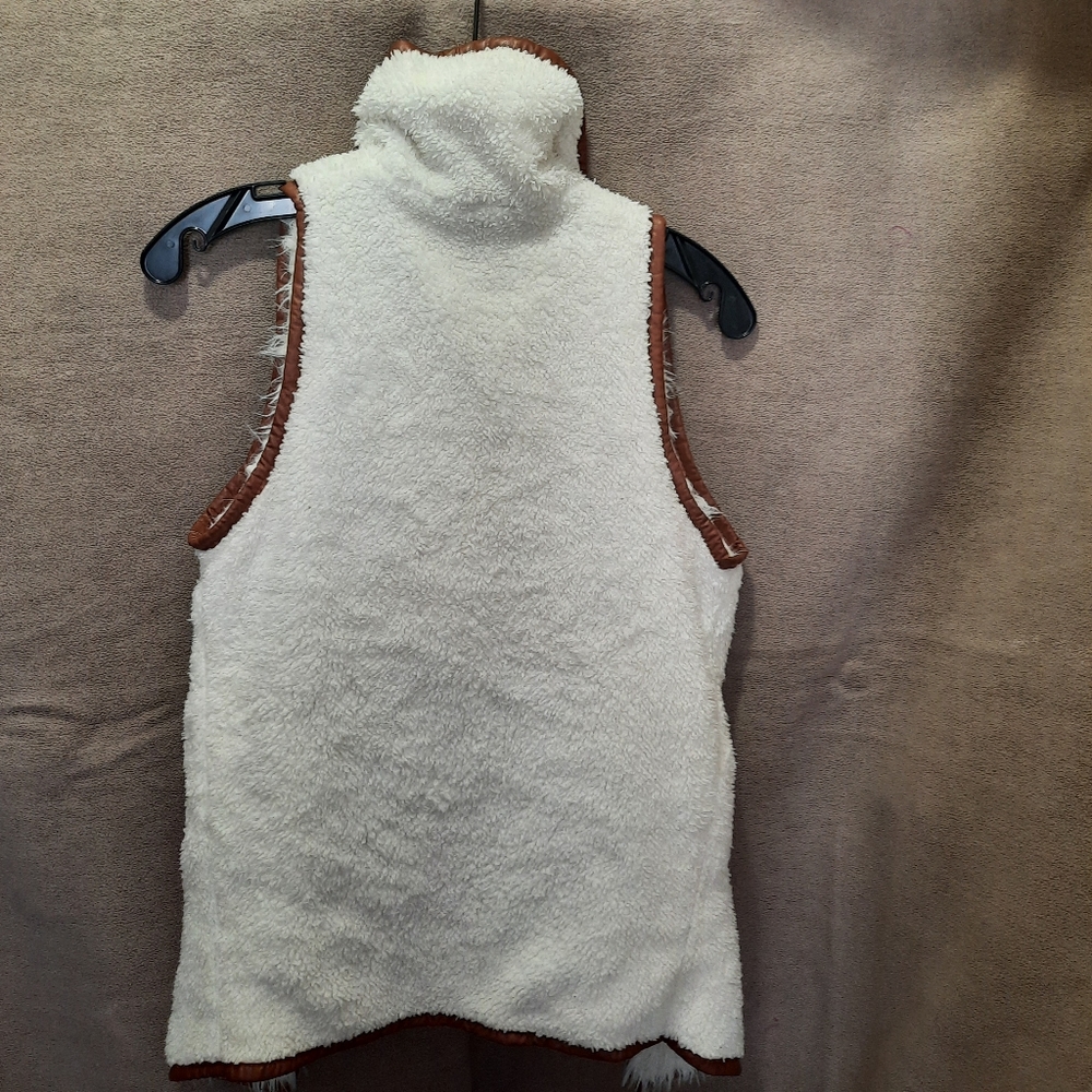 Simply Southern Cream Sherpa Vest with Brown Trim - Picture 3 of 7